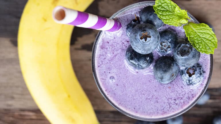 smoothie with blueberries and banana