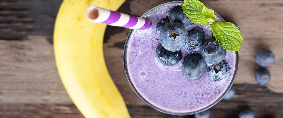 smoothie with blueberries and banana