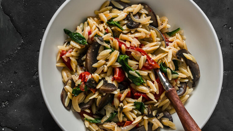 orzo with spinach and tomatoes